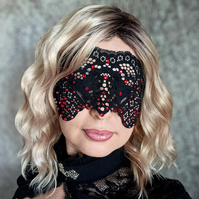 V NECK CAMI MASKED AT MOONLIGHT