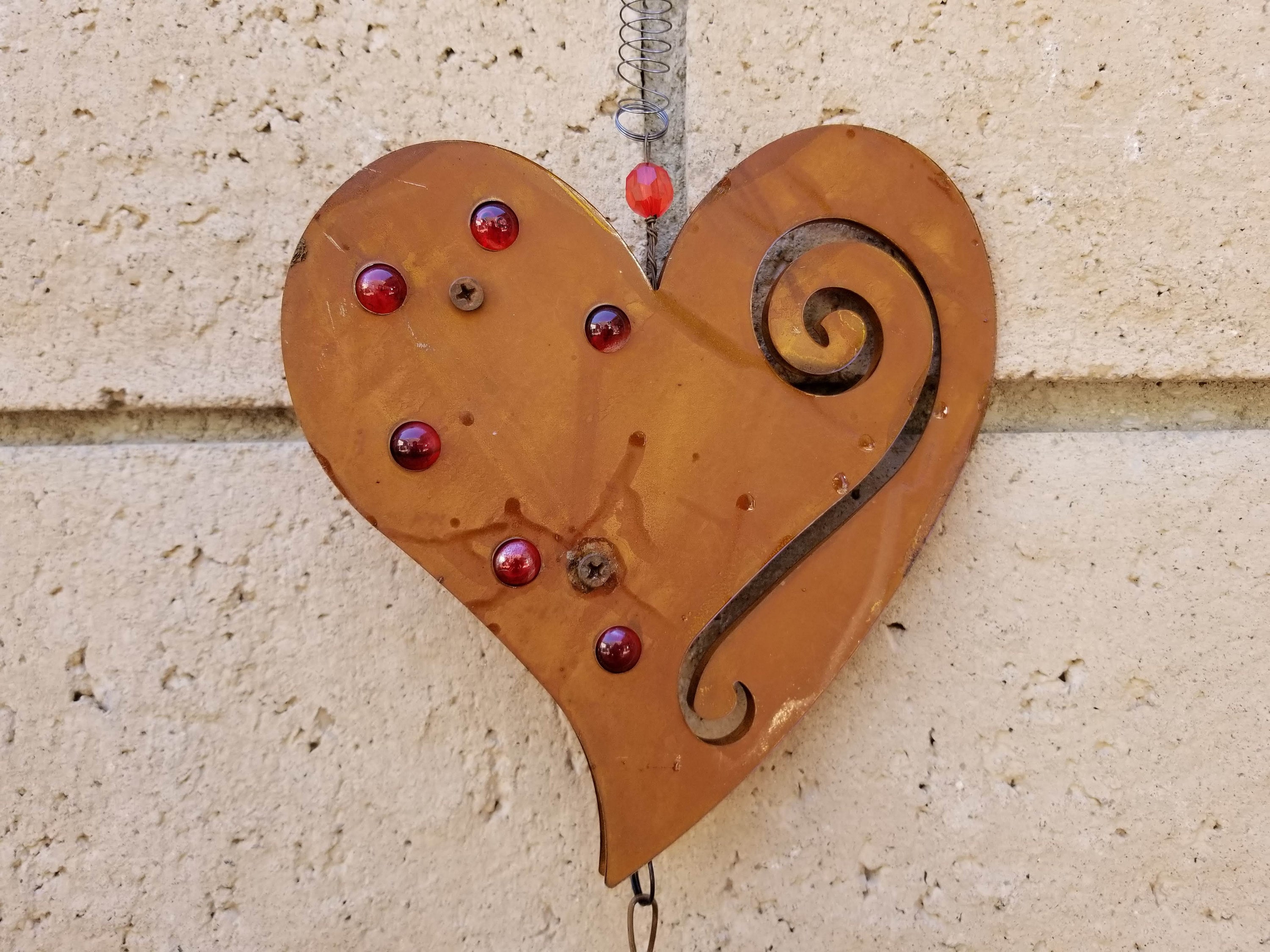 Glitzhome 72 in. Wooden/Metal Valentine's Heart Garland 2019400003