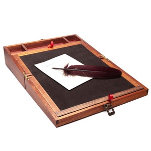 Ecriture inclinée « Simple » en acajou : organiseur de bureau pour calligraphie de style colonial avec tiroirs cachés, calligraphie, écritoires