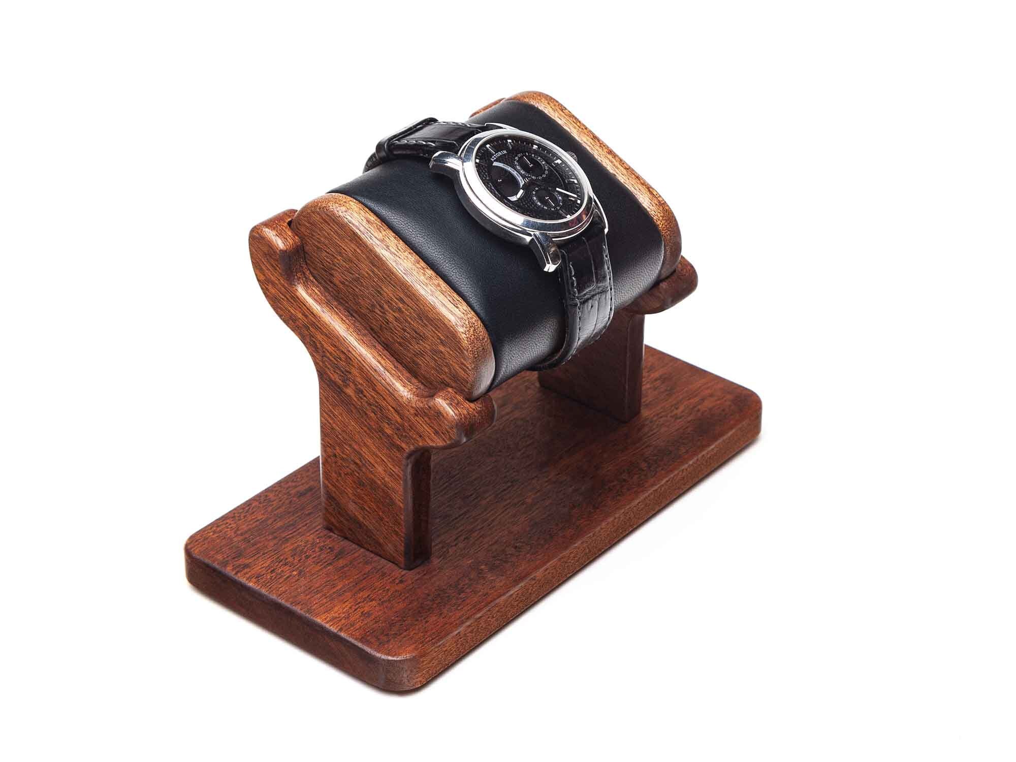 Houten horlogestandaard voor groot horloge houten horlogedisplay voor mannen gepersonaliseerde doos horlogeopslag horlogehouder gepersonaliseerd cadeau Etsy Nederland