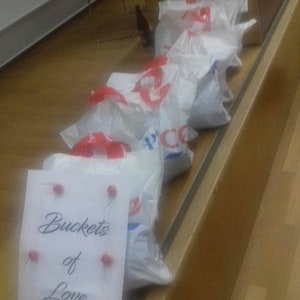 Sacola de presentes para moradores de rua