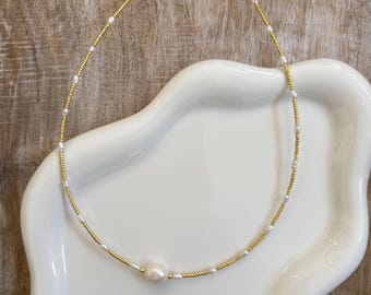 Gold beaded necklace with pearls