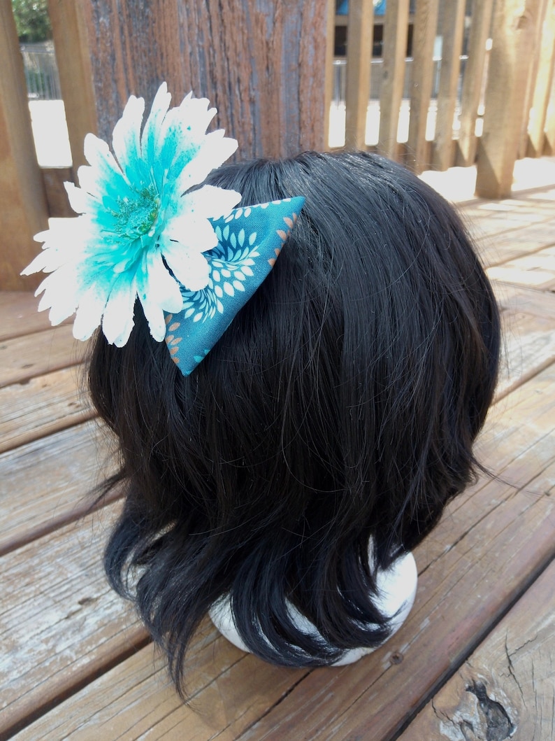 Blue Speckled White Flower On A Floral Blue Bow