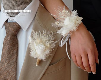 Corsage de roses blanches stabilisées : herbe de la pampa bohème mariée/demoiselle d&#39;honneur fleurs séchées accessoires de fleurs de poignet