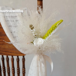 Chaise de mariage, décoration de table, fleurs, décoration de chaise, décoration d&#39;allée de cérémonie de mariage, décoration de banc de mariage à l&#39;église, fleur artificielle