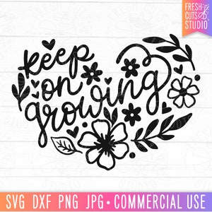 Continuez à grandir SVG, fichier svg de citation inspirante, coeur de fleur, énonciations de professeur, surmonter, svg d'affirmation, citation de plante, continuez à grandir PNG