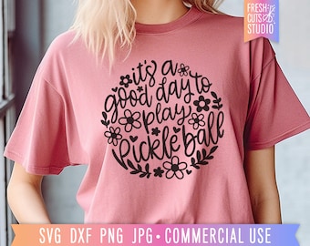 Het is een goede dag om Pickleball te spelen, Pretty Pickleball SVG png, schattige augurk bal citaat, augurk svg, bloemen gesneden bestand, pickleball shirt png
