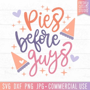 Puede incluir: Gráfico digital con el texto "Pies before guys" en escritura naranja, morada y rosa. El diseño incluye ilustraciones de porciones de pastel, corazones y estrellas. Las palabras "FRESH CUTS STUDIO" están en la esquina superior derecha.