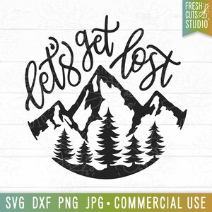 Let's Get Lost SVG Berg Zitat geschnitten Datei für Cricut, Pine Bäume, Berg Spruch, Reise Zitat, Abenteuer svg, Hand Lettered Design png