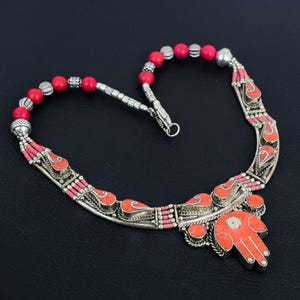 Collana in argento tibetano con corallo rosso: gioielli fatti a mano