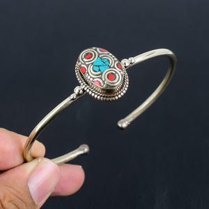 Türkis & Rote Koralle Armreif: Handgemachter Armreif aus Tibetsilber