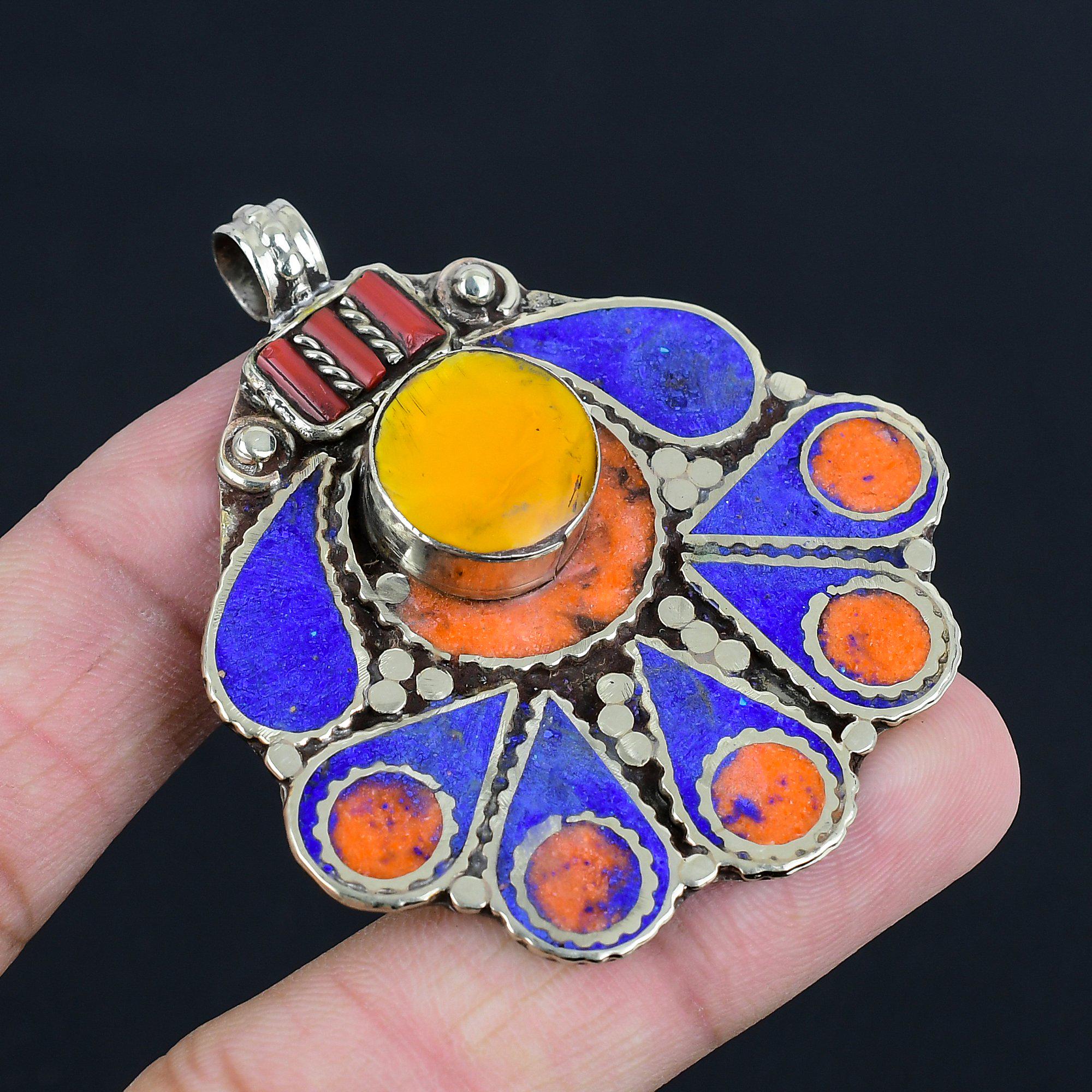 Pendentif En Lapis-lazuli Et Corail Rouge Sur Argent Plaqué - Bijou Tibétain Artisanal, Neuf