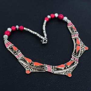 Collana in argento tibetano con corallo rosso: gioielli fatti a mano