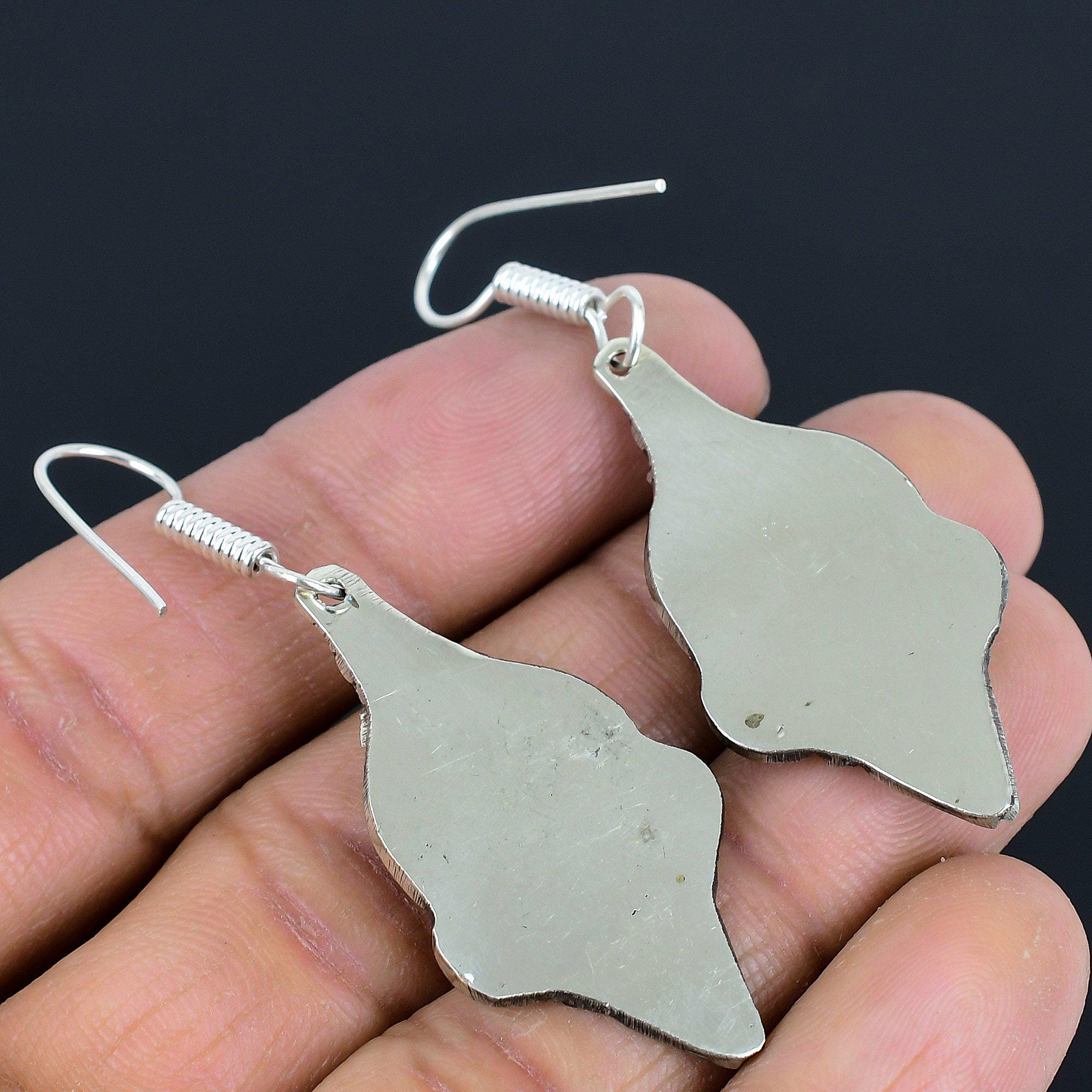 Boucles D'oreilles Tibétaines En Argent Et Turquoise Reconstituée | Pendantes, Dormeuses