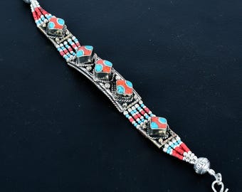 Rote Koralle Türkis Tibetsilber Armband: Handgemachter Nepali Boho Schmuck