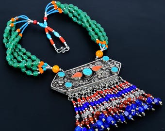 Collier turquoise, corail, lapis lazuli et onyx : bijoux tibétains faits main en argent et perles banjara