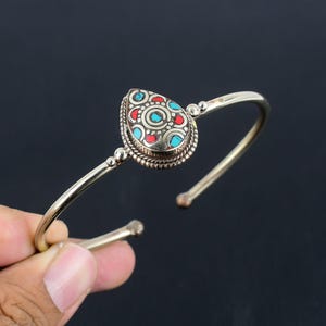 Türkis Rote Koralle Armreif: Handgemachter Armreif aus Tibetsilber