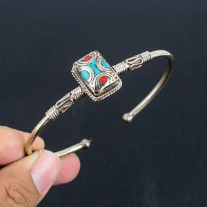 Handgefertigtes Tibet Silber Armreif: Türkis & Koralle verstellbarer Armreif