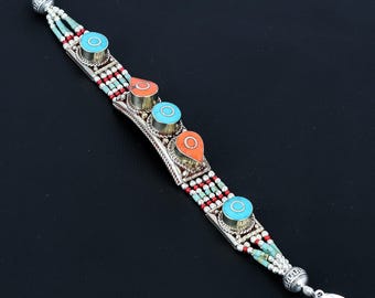 Türkis, rote Koralle Armband: Handgemachter Boho Tribalschmuck aus Tibetsilber