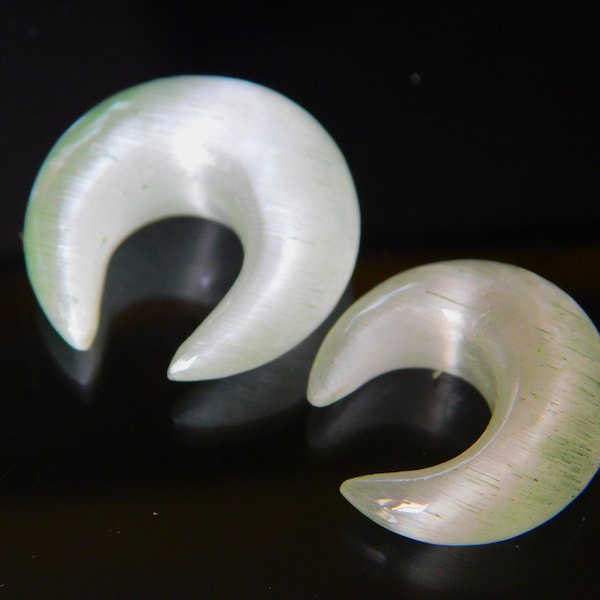 White Cats Eye Stone Pincher Gauge Septum , Stone septum, spike,Gauges, Nose Size 12g to 00g and Custom Size wholesale available