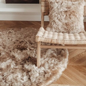 Alpaca rug Peruviam/ Round alpaca fur rug made of wool, 100% Natural luxury alpaca fur. Alpaca rug/