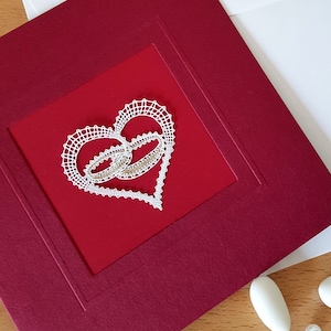 Patrón de encaje de bolillos digital: corazón con anillos de boda