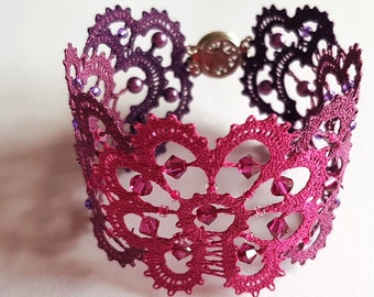 Bracciale digitale con motivo pizzo a tombolo e zinnia