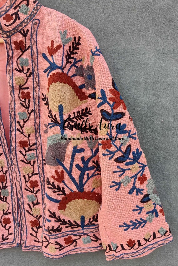 ヴィンテージ　スザニガウン　コート　刺繍 手作りのコットン製スザニ刺繍ジャケット：ボヘミアン風着物コート