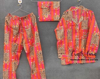 Handgemachter Pyjama aus Baumwolle: Orangefarbenes Tigermuster, indische Nachtwäsche