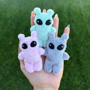 Handsewn Alien Plush Keychain, Kawaii Space Bag Charm, Mini Soft Toy Accessory | Made to Order!