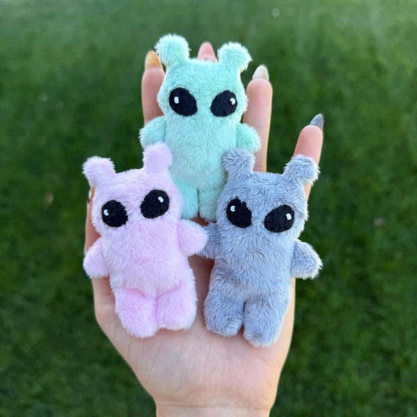 Handsewn Alien Plush Keychain, Kawaii Space Bag Charm, Mini Soft Toy Accessory | Made to Order!