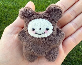 Osito de peluche pequeño, peluche de bolsillo, juguete antiestrés, compañero de viaje, osito bebé / Cosido a mano + Hecho a pedido