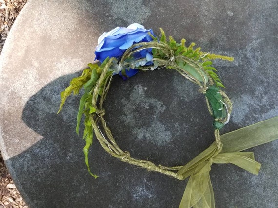 Couronne De Grosse Fleur Rose Bleu Avec Des Lampions Pour Le Drame Nocturne