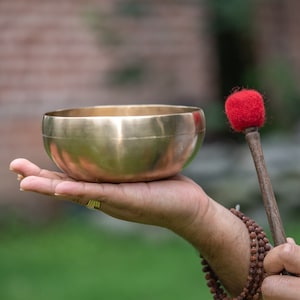 Tibetan Hand Hammered Singing Bowl from Nepal | Handmade Singing Bowl for Sound Healing, Yoga and Meditation