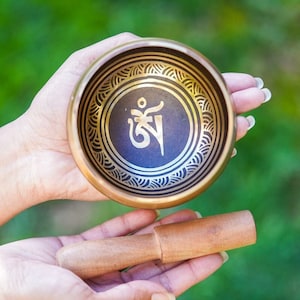 Om Carved Singing Bowl | Hand Beaten Singing Bowl | Perfect Singing Bowl for Beginners Meditation