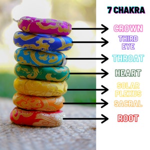 Juego de 7 cojines para cuencos cantores con forma de chakras. Accesorio vegano para yoga y meditación. Cojines perfectos y bonitos.