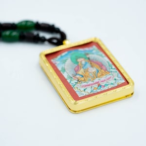 Guru Rinpoche Ghau Thangka oder Locket Thangka - Kleine Thangka Gemälde für Medaillon - Amulett einer Lehrergottheit Gemälde für Positivität