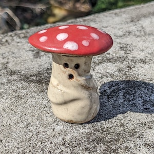 Jolie figurine d'homme champignon