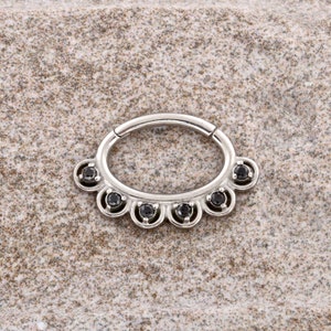 Schwarzer Swarovski CZ Septum Clicker, Chirurgenstahl 316L Daith Ring (16g - 8 mm)