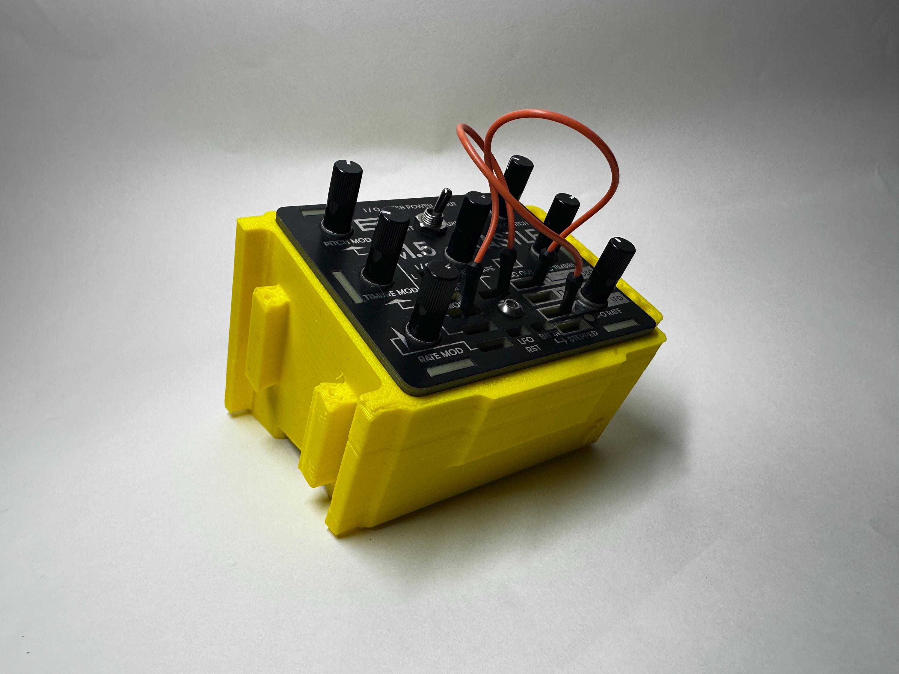 最終値下 bastl instruments KASTLE V1.5 モジュラー Bastl Kastle v1.5 – Experiment with lo-fi anywhere with this