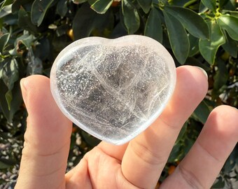 Clear Quartz Puff Heart Carving - Clear Quartz Heart - Healer Rock Crystal Heart  - Quartz Healing Heart Carving Gift,#01