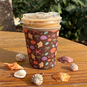Funda para café helado con diseño de concha marina / Funda de neopreno / Arte costero tropical de playa de Florida / Regalos por menos de 10