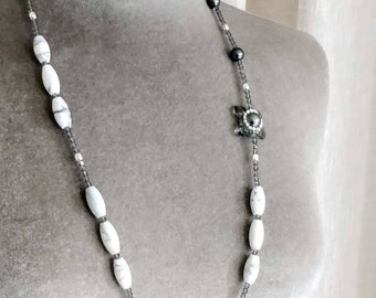 Grey necklace : howlite, Sterling silver and Swarovski
