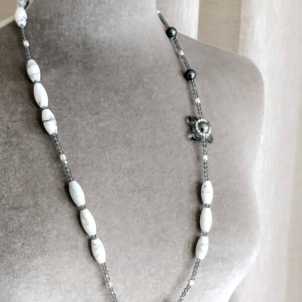 Collier gris : howlite, argent 925 et Swarovski