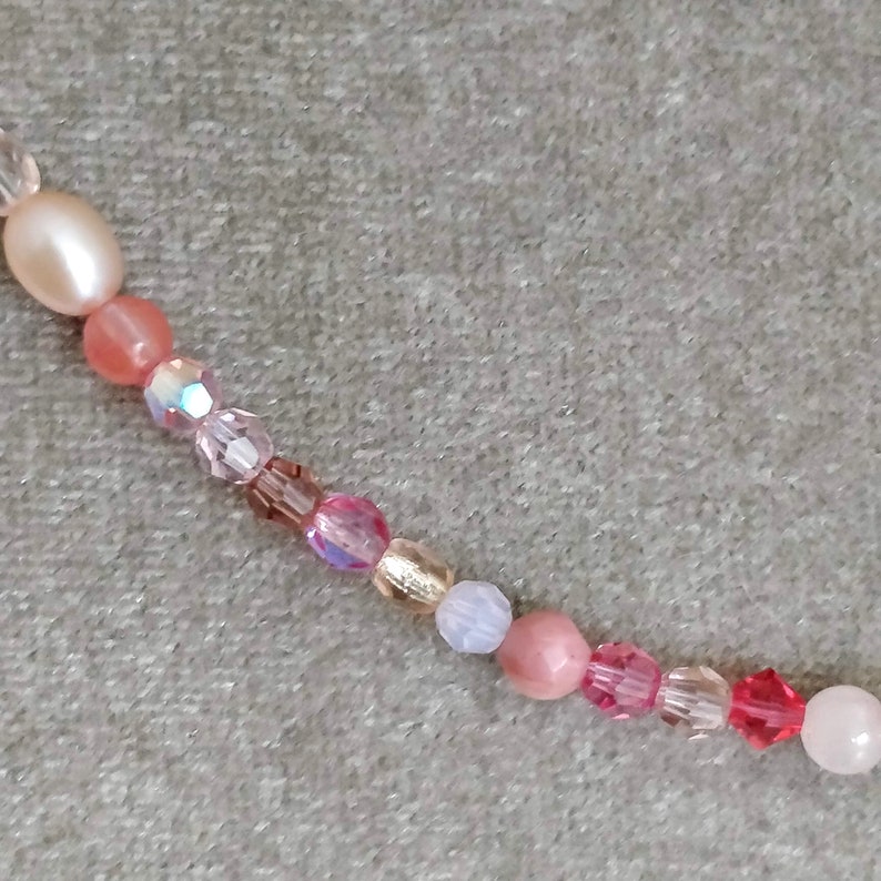 Boho chic necklace vintage inspiration pale pink built