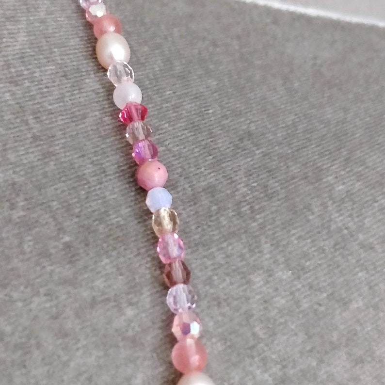 Boho chic necklace vintage inspiration pale pink built