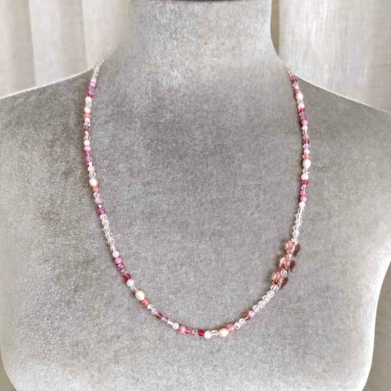 Boho chic necklace vintage inspiration pale pink built