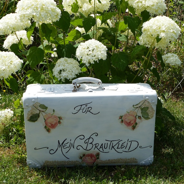 Shabby-Koffer für Brautkleid, mit Rosen-Découpage