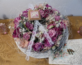 Zauberhafter Kranz mit getrockneten Rosen und allerley Lieblichkeiten, zum Muttertag oder einfach so als Geschenk, 20- 22 cm x 8 cm hoch