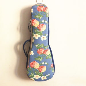 Sweet Strawberry Soft Ukulele Case fits for 21 inch soprano ukulele and 23 inch concert ukulele